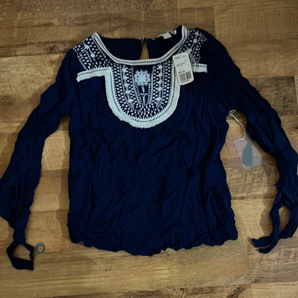 Forever 21 navy/white woven top size small